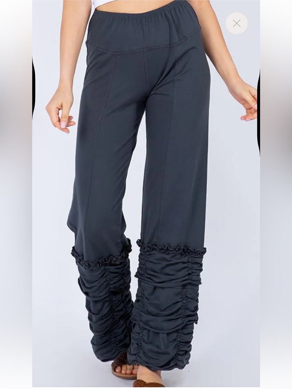 Women’s Black Ruched Ruffle Bottom Wide-Leg Pants Medium